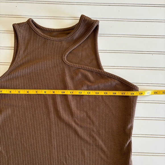 Cut out ribbed tank Size 0X - Picture 5 of 7